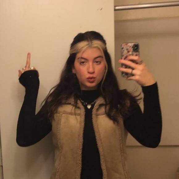 Meet your Posher, Felicity - Picture 1 of 1